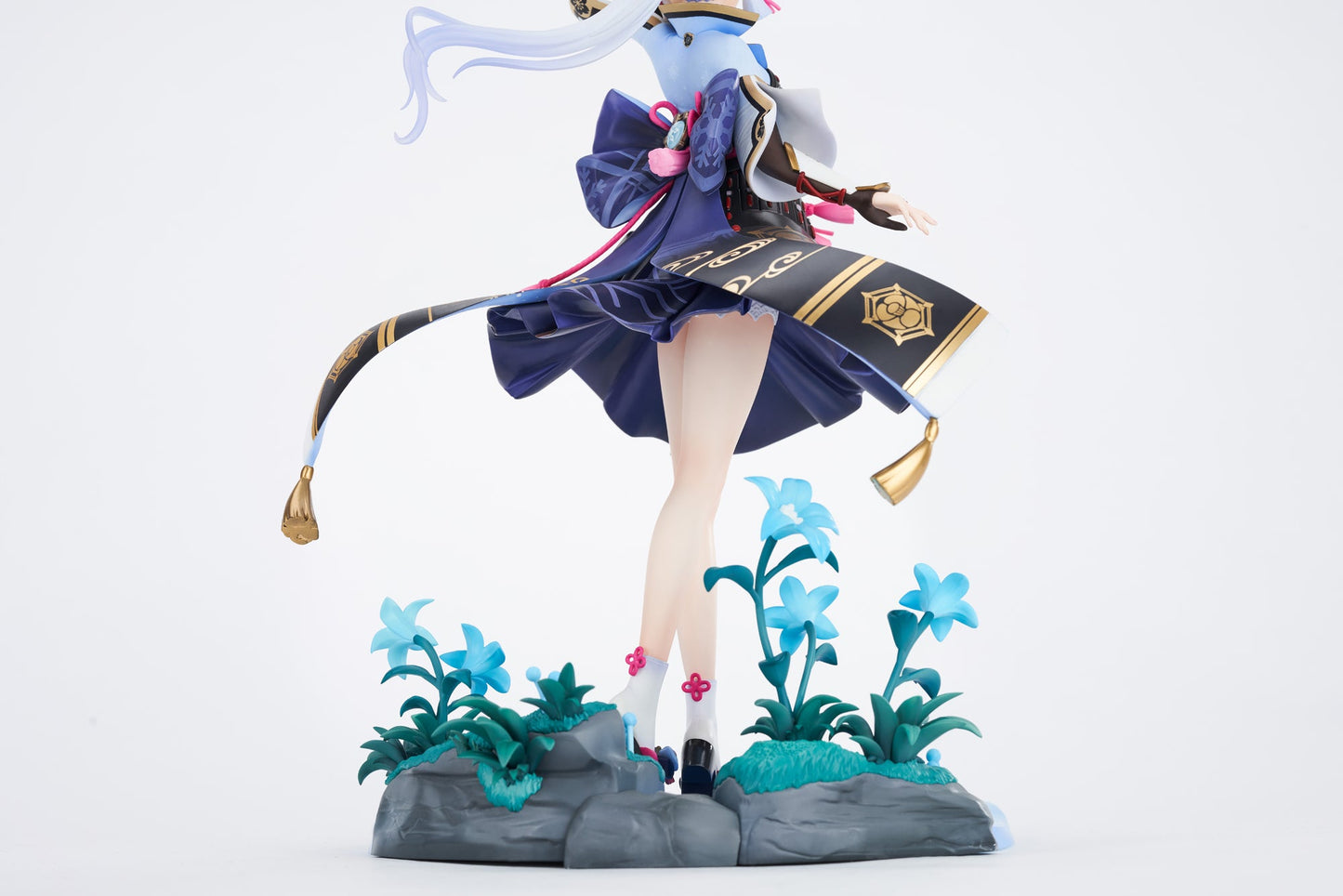 Genshin Impact Figure - Kamisato Ayaka - Shirasagi Hyouka Ver. - 1/7 Scale Figure